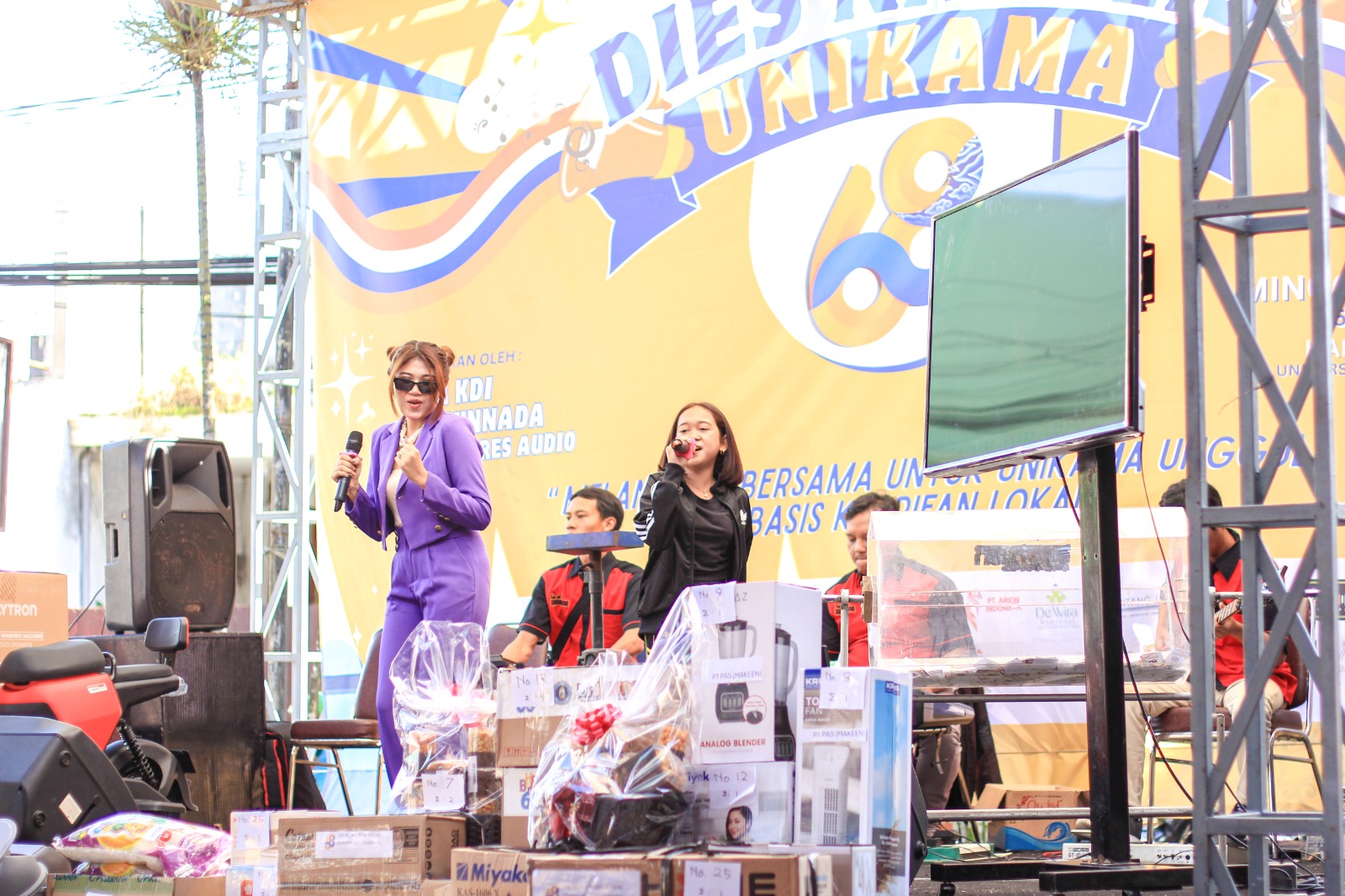 Panggung hiburan acara gerak jalan sehat dalam rangka Dies Natalis ke-68 Unikama./Foto: Dok. Unikama.