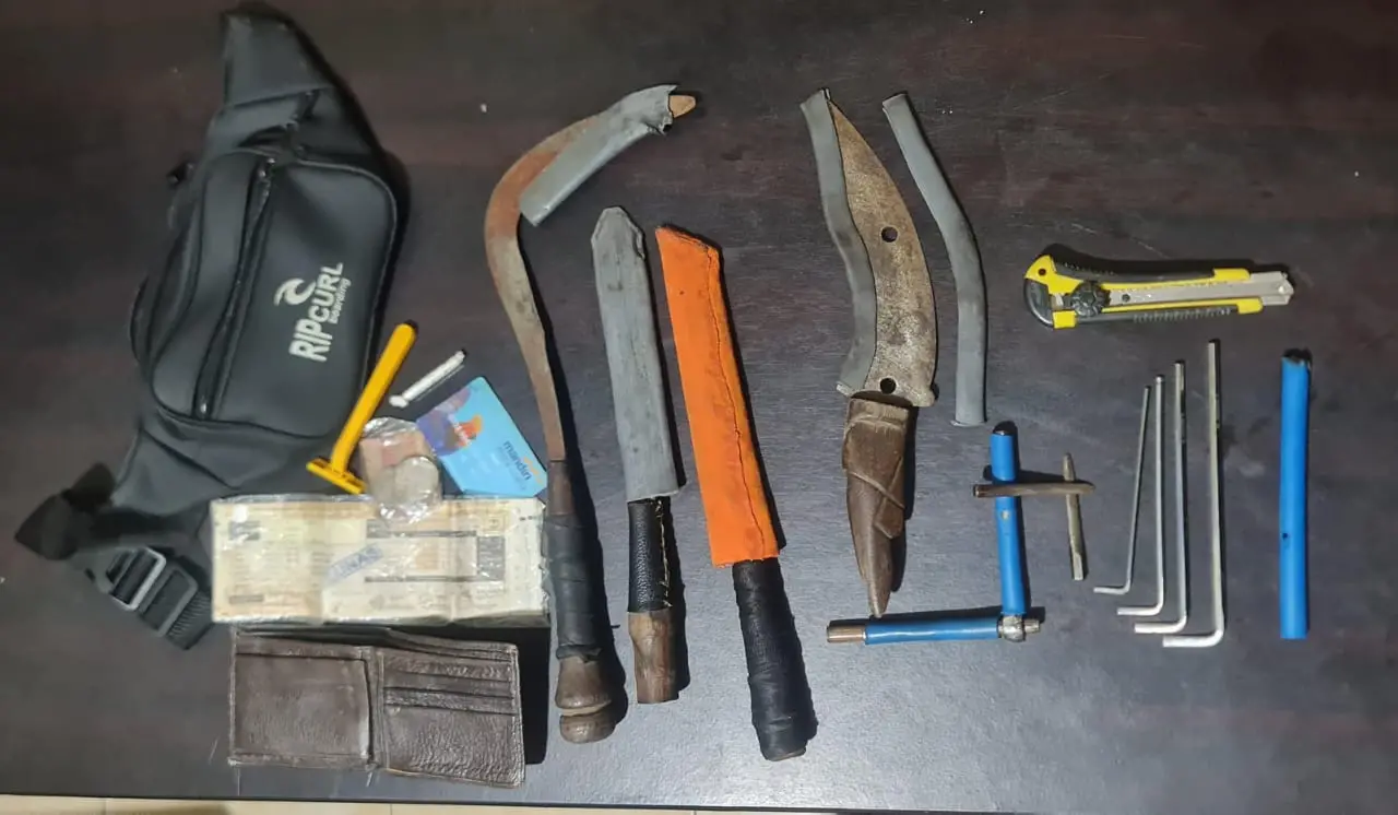 Sejumlah barang bukti yang diamankan dari tangan tersangka. Foto: Polres Malang