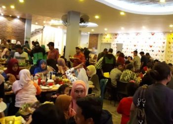 Rekomendasi tempat kuliner di Danau Bratan Sawojajar yang wajib dicoba. /Foto: Google Review Ayam Bakar Lientang