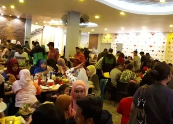 Rekomendasi tempat kuliner di Danau Bratan Sawojajar yang wajib dicoba. /Foto: Google Review Ayam Bakar Lientang