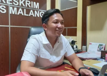 Pelemparan batu bus persik kediri