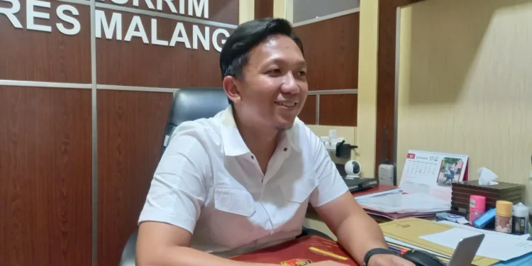 Pelemparan batu bus persik kediri
