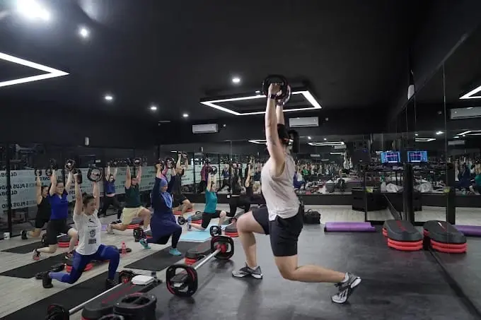 Kelas olahraga khusus wanita di Fitness Plus Dinoyo Malang./Foto: Google Review Fitness Plus Dinoyo Malang.