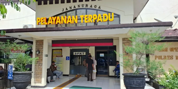 Sejumlah user melaporkan developer tanah kavling ke Polres Malang. Foto: Aisyah Nawangsari Putri