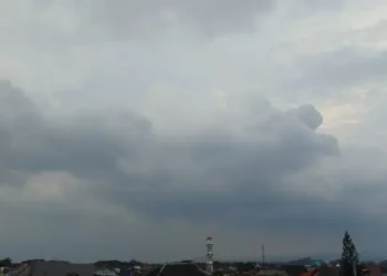 Prakiraan cuaca Malang untuk hari Senin, 19 Mei 2025 diperkirakan berawan dan potensi hujan ringan. /Foto: Tugumalang.id/Bagus Rachmad Saputra
