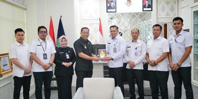 Audiensi Kepala Kantor Imigrasi Kelas I TPI Malang, Anggoro Widjanarko, bersama Wali Kota Probolinggo, dr. Aminuddin. Foto/dok