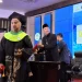 Mensos Gus Ipul saat mewisuda 500 keluarga PKH di Malang, mereka resmi naik kelas. Foto: Azmy