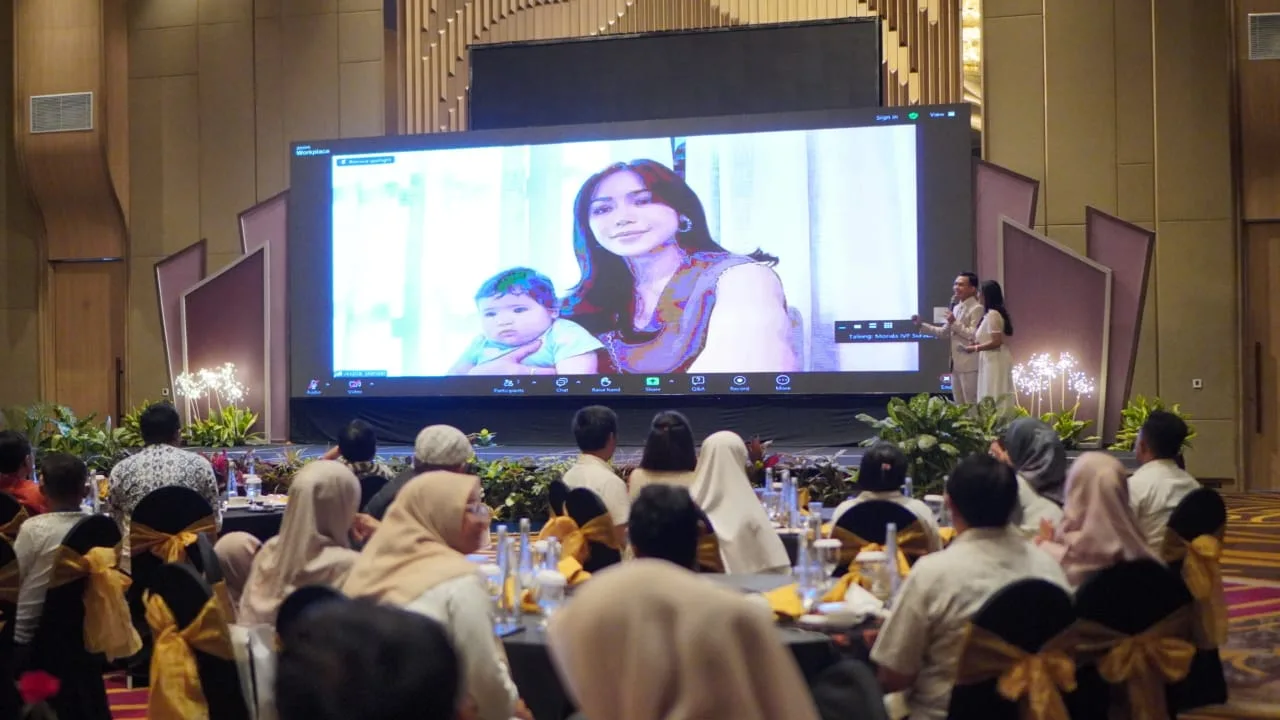 Aktris Jesika Iskandar memberikan motivasi kepada para pejuang garis dua secara online. (Foto/ist)