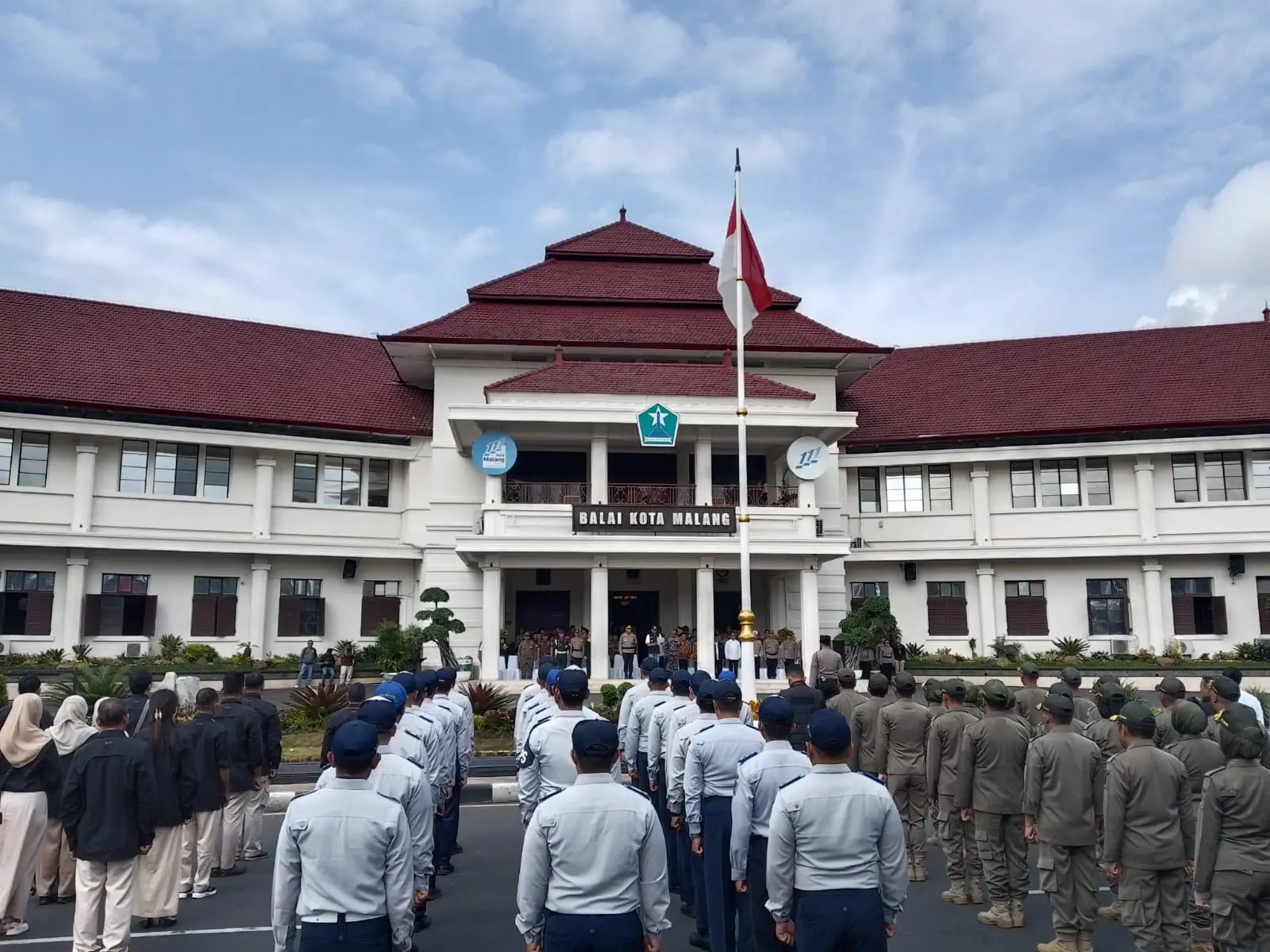 Wali Kota Malang, Wahyu Hidayat memimpin deklarasi anti oremanisme dan ormas bermasalah. (Foto/M Sholeh)