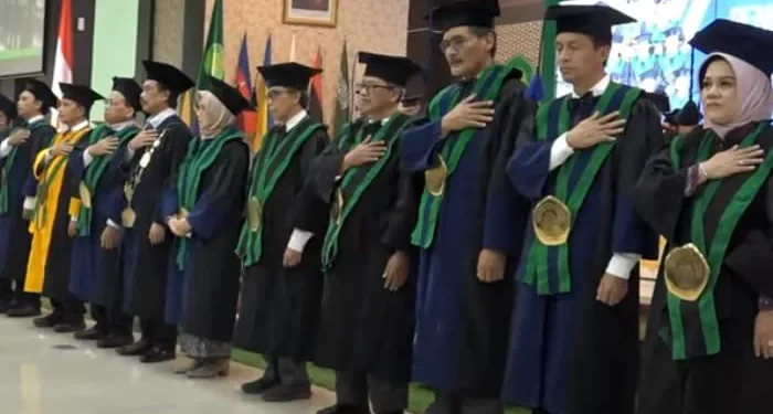 UIN Malang kukuhkan 11 guru besar baru secara bersamaan. /Foto: Tangkapan layar YouTube UIN Malang.