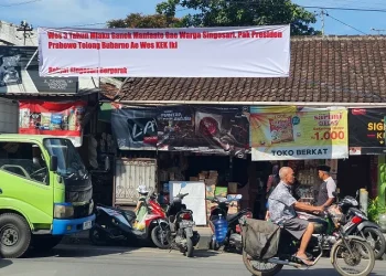 Spanduk penolakan KEK Singhasari sempat terpasang di pertigaan Jalan Tumapel. Foto: istimewa