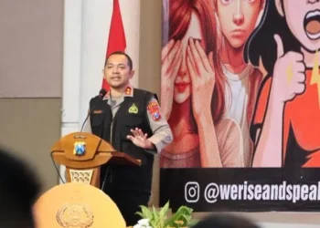 Kapolres Batu AKBP Andi Yudha Pranata, memaparkan angka kekerasan perempuan dan anak di Kota Batu. Foto: Polres Batu