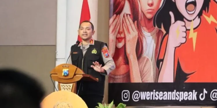 Kapolres Batu AKBP Andi Yudha Pranata, memaparkan angka kekerasan perempuan dan anak di Kota Batu. Foto: Polres Batu