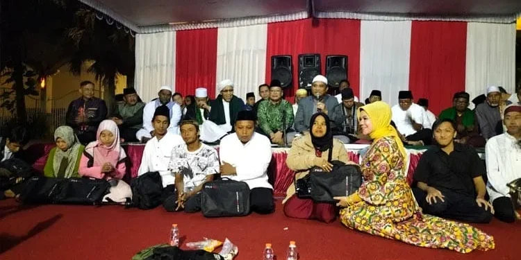 Penyandang disabilitas di Kabupaten Malang menerima laptop dari CSR PT Bentoel. Foto: Pemkab Malang