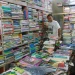 Salah satu lapak di Pasar Buku dan Seni Velodrome Malang yang menjadi jujukan para pemburu literatur lawas. /Foto: Tugumalang.id/Bagus Rachmad Saputra