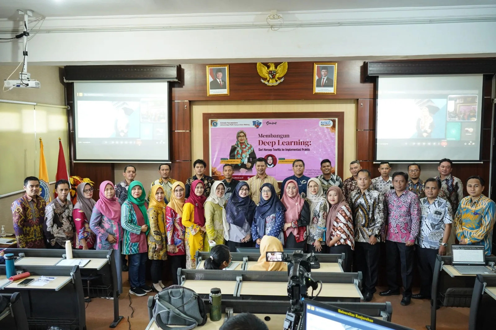 Pose bersama peserta Seminar Deep Learning Unikama bersama pemateri./Foto: Dok.Unikama.