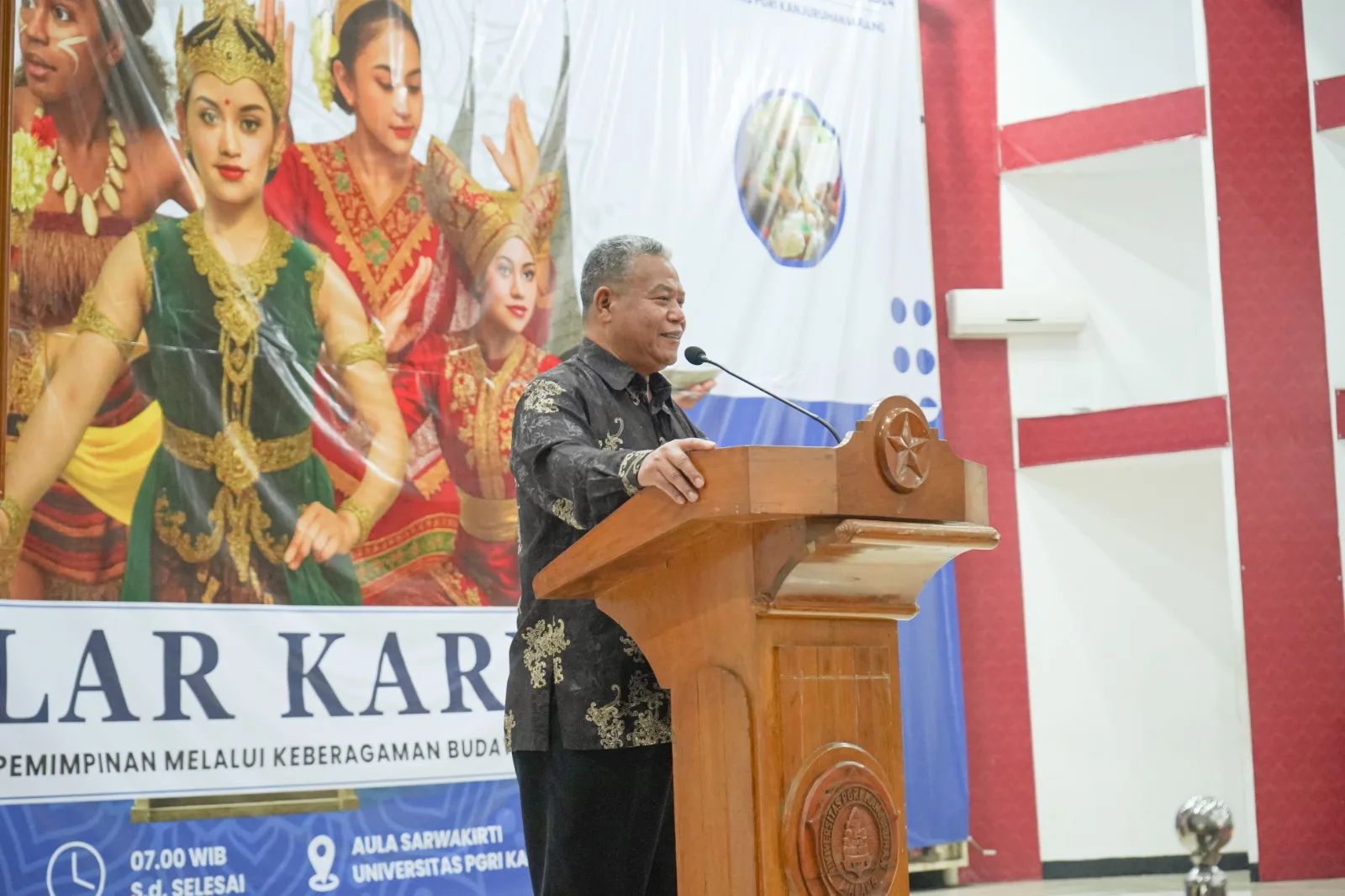 Sambutan Rektor Unikama, Dr. Sudi Dul Aji, M.Si dalam acara Gelar Karya mahasiswa PPG Unikama./Foto: Dok.Unikama.
