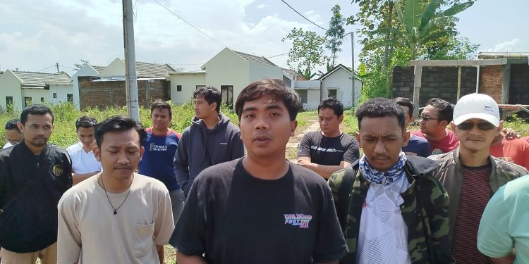 Warga Perumahan Grand Mutiara Kedungrejo. Foto: dok. Warga