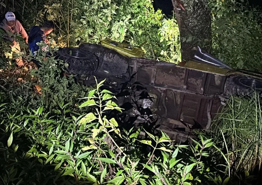 Kondisi mobil Land Cruiser yang terjun ke jurang di Gubugklakah. Foto: Satlantas Polres Malang