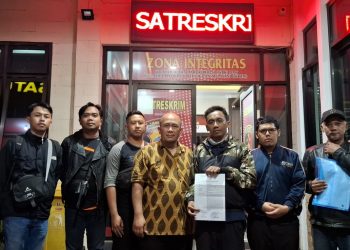 Warga Perumahan Grand Mutiara Kedungrejo laporkan pengembang ke polisi. Foto: dok. warga