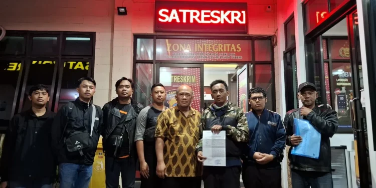 Warga Perumahan Grand Mutiara Kedungrejo laporkan pengembang ke polisi. Foto: dok. warga