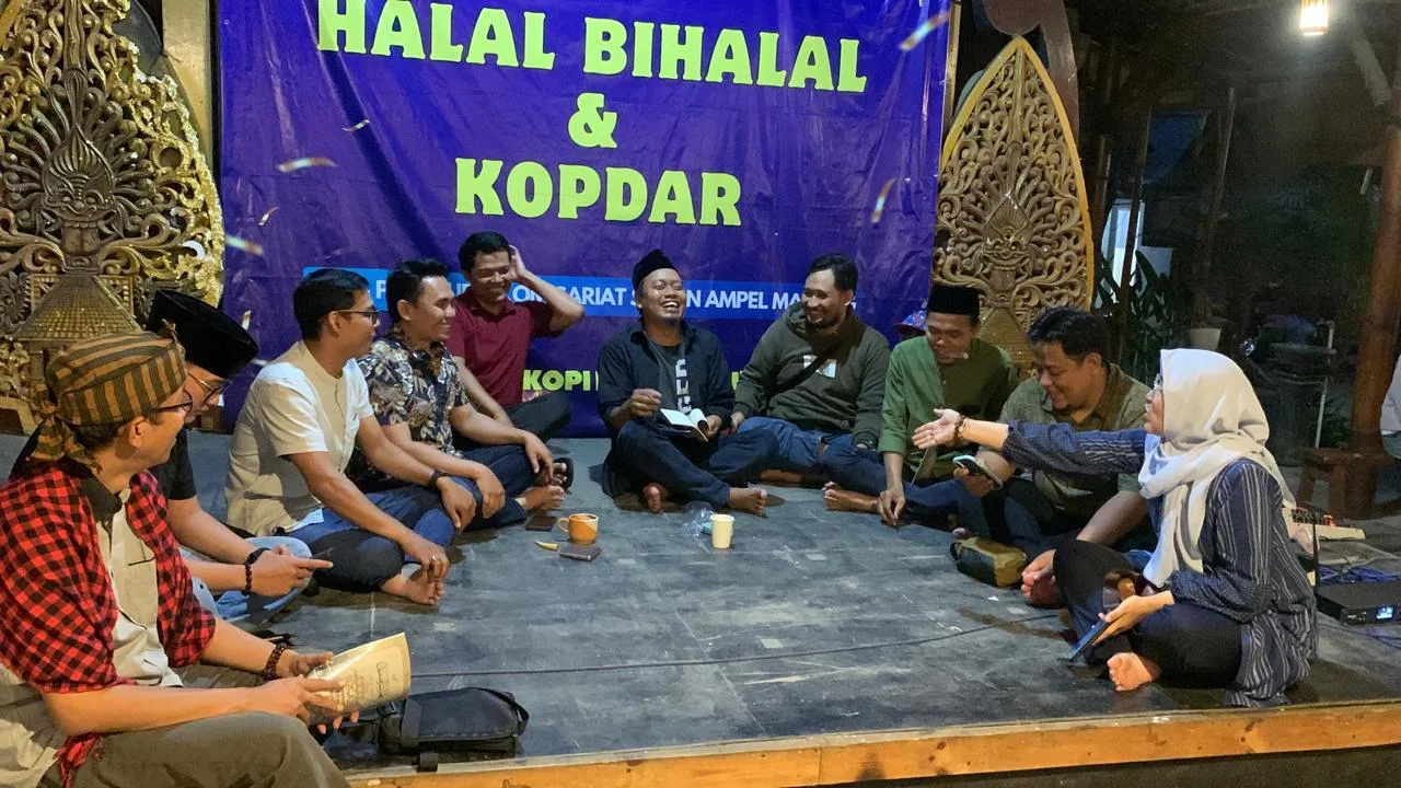 Suasana halal bi halal IKA PMII Sunan Ampel di Kopi Tani, Dau, Kabupaten Malang pada minggu (4/5/2025). Foto: dok panitia.