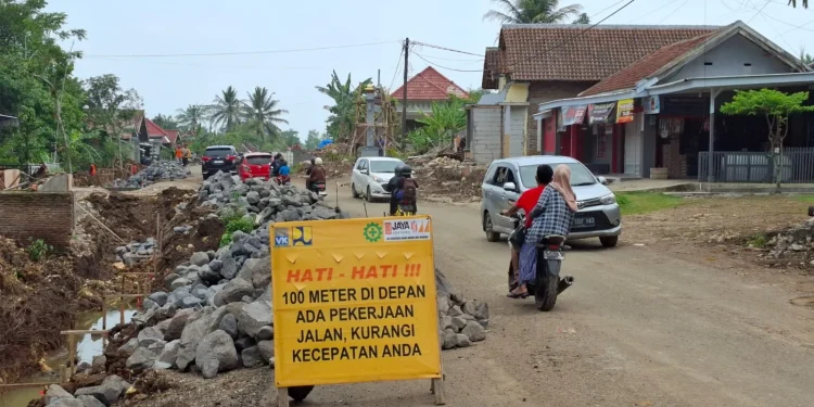 Pelebaran Jalan Gondanglegi-balekambang