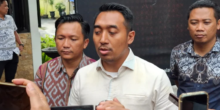 Kasus pelemparan batu bus persik kediri