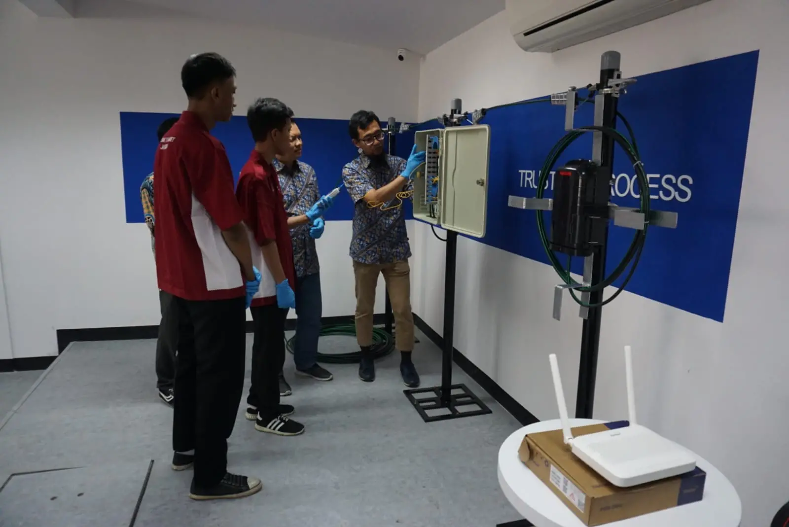 Kunjungan industri siswa SMK ke TBIG