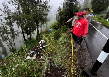 Mobil Wisatawan Terperosok ke Jurang di Poncokusumo, Satu Orang Luka Serius