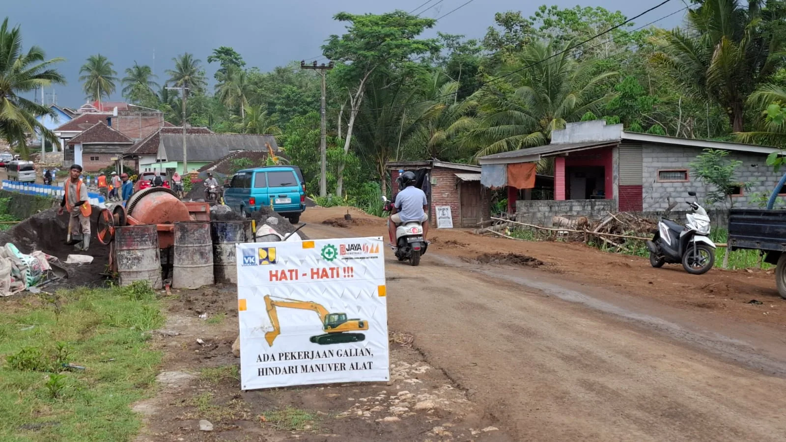 Pelebaran jalan dan perbaikan gondanglegi-balekambang