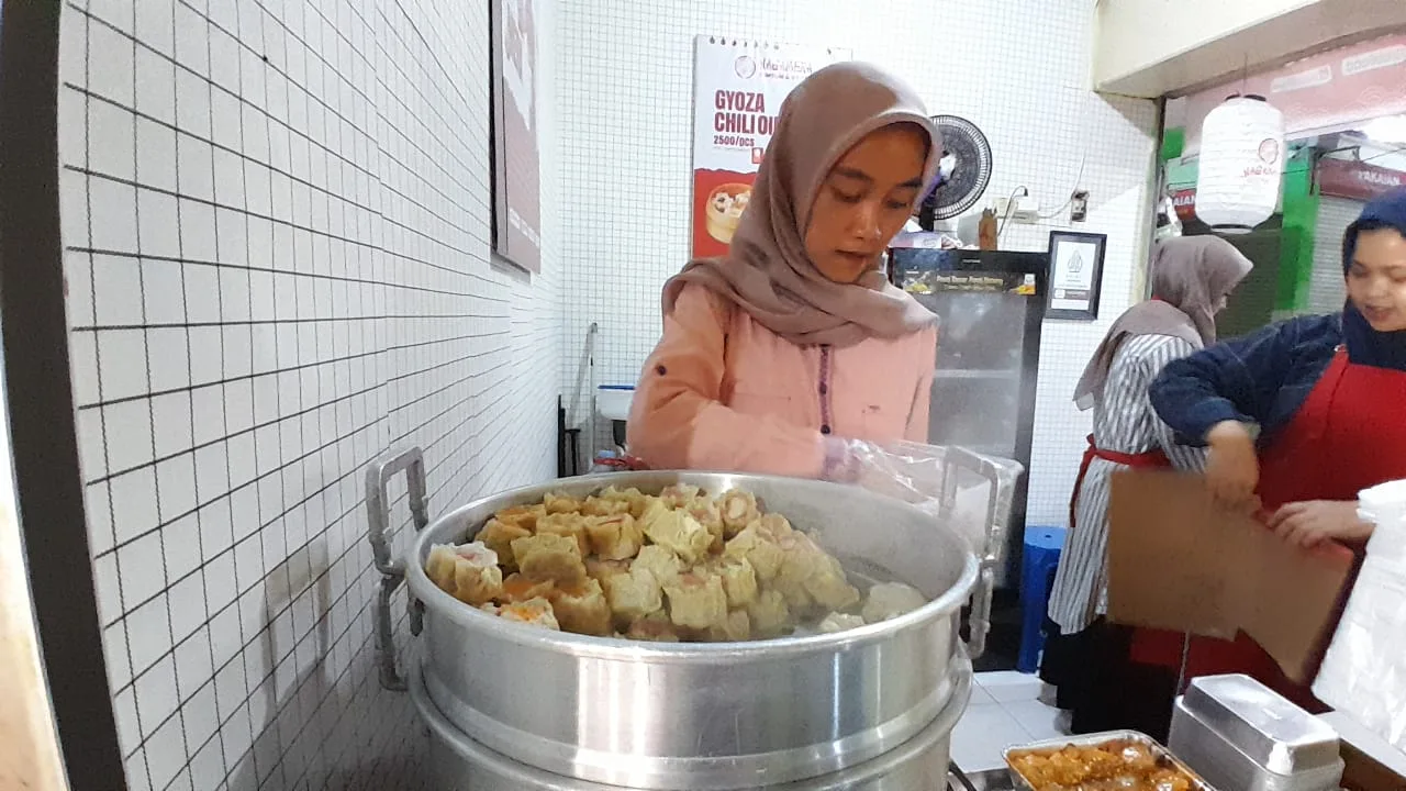 Penjual Nagamera Dimsum Malang