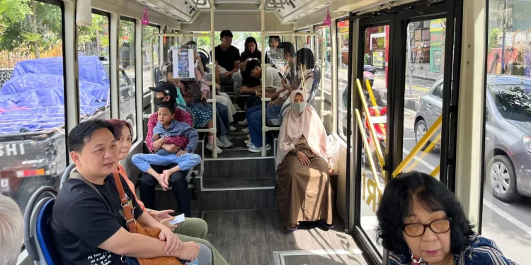 Shuttle bus wisata