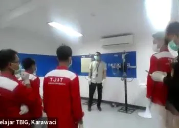Siswa SMK belajar di TBIG