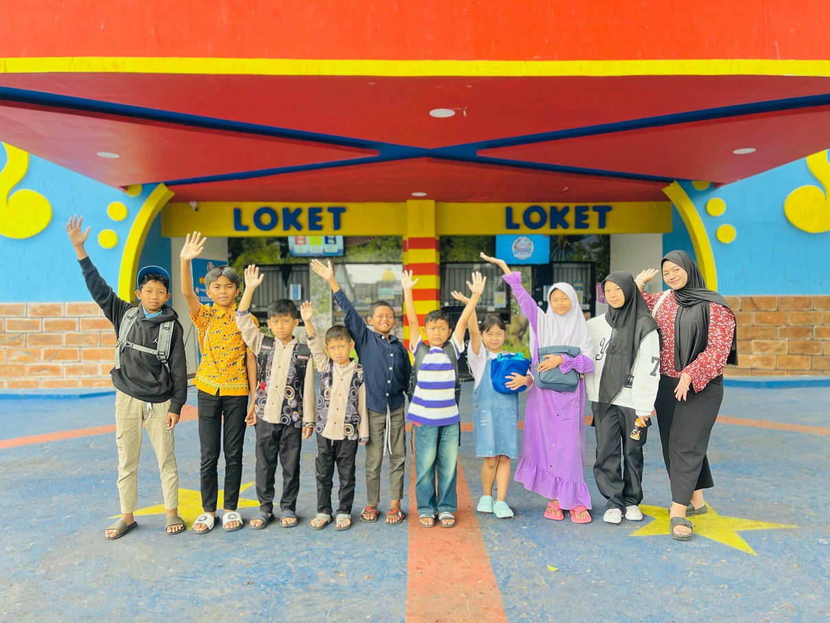 Grand Mercure Malang Mirama membawa anak asuh berlibur ke New Wisata Wendit. Foto/dok