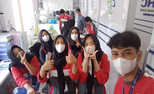 Siswa XI Medical and Science SMAN 4 Kota Malang belajar langsung di RS Lavalette Malang./Foto: Dok. SMAN 4 Kota Malang.