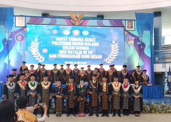 Pengukuhan 5 guru besar Polinema. (Foto/M Sholeh)
