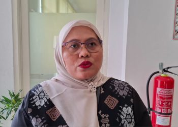 Kepala Balai Bahasa Provinsi Jatim, Puji Retno Hardiningtyas, menjelaskan soal penggunaan bahasa Indonesia. Foto: Azmy
