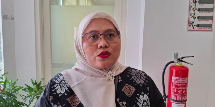 Kepala Balai Bahasa Provinsi Jatim, Puji Retno Hardiningtyas, menjelaskan soal penggunaan bahasa Indonesia. Foto: Azmy
