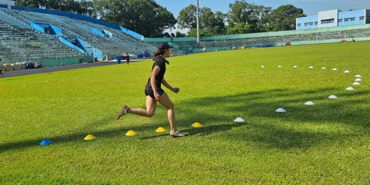 Atlet atletik Kota Malang menjalani sesi latihan jelang Porprov Jatim 2025. (Foto/dok. PASI Kota Malang)