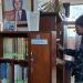 Seorang pustakawan menata ulang koleksi buku di Padepokan Sastra Tan Tular. Foto: Aisyah Nawangsari Putri