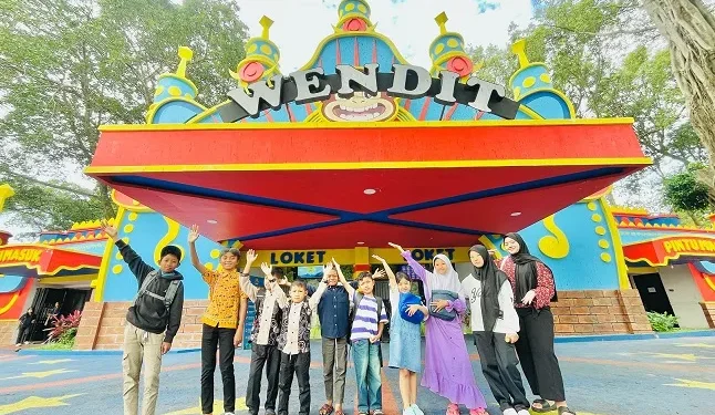 Grand Mercure Malang Mirama membawa anak asuh berlibur ke New Wisata Wendit. Foto/dok
