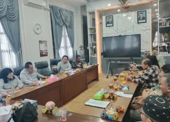 Audiensi antara para korban apartemen MCP dengan Komisi A DPRD Kota Malang. (Foto/M Sholeh)