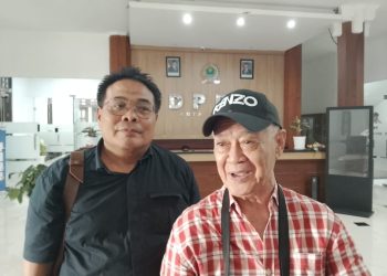 Korban jual beli unit apartemen MCP didampingi kuasa hukumnya mengadu ke DPRD Kota Malang. (Foto/M Sholeh)