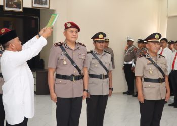 Prosesi sertijab dua pejabat utama Polres Batu, Kasat Reskrim AKP Rudi Kiswoyo digantikan oleh Iptu Joko Suprianto. Foto: Polres Batu