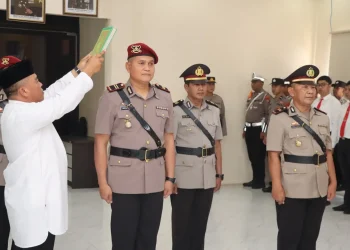 Prosesi sertijab dua pejabat utama Polres Batu, Kasat Reskrim AKP Rudi Kiswoyo digantikan oleh Iptu Joko Suprianto. Foto: Polres Batu