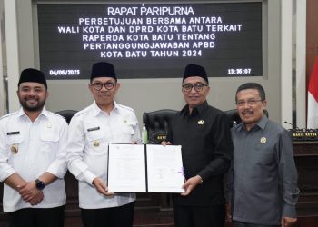Rapat paripurna penetapan Raperda Pertanggungjawaban APBD Kota Batu 2024. Foto: Prokopim KWB