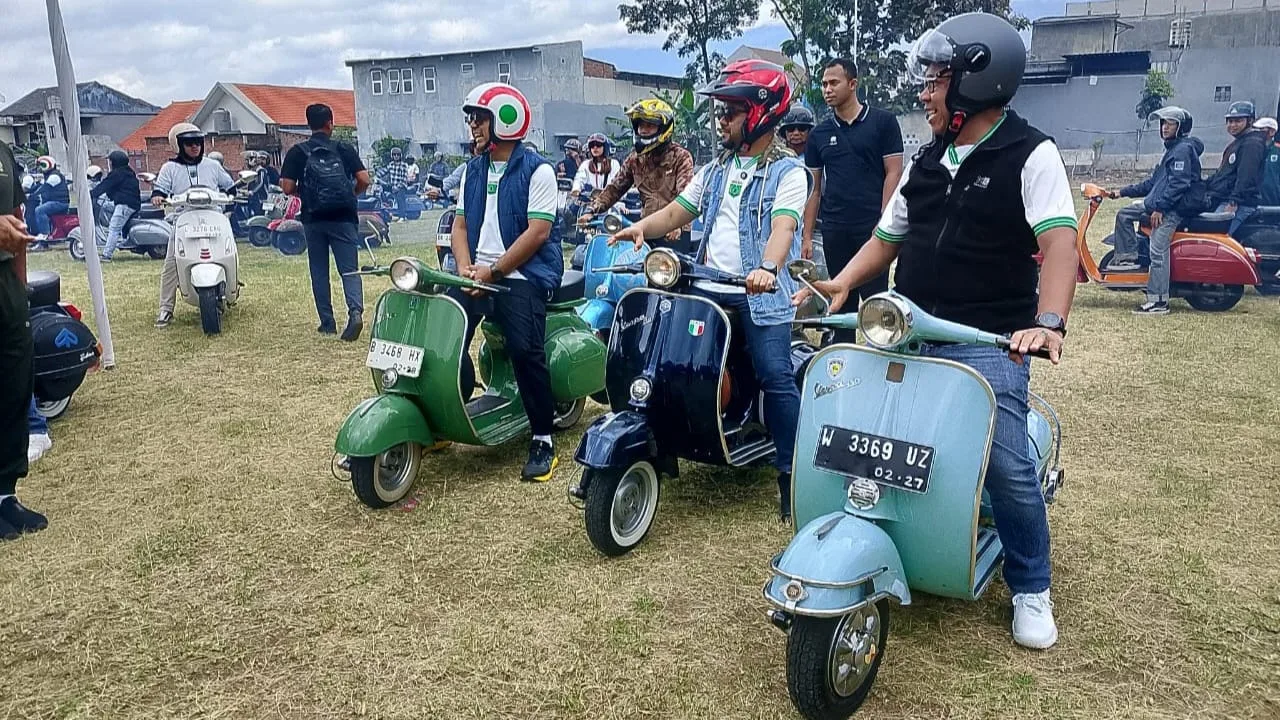 Pawai vespa Forkopimda Kota Batu mengiringi Kirab Obor Porprov Jatim 2025. Foto: KONI Kota Batu