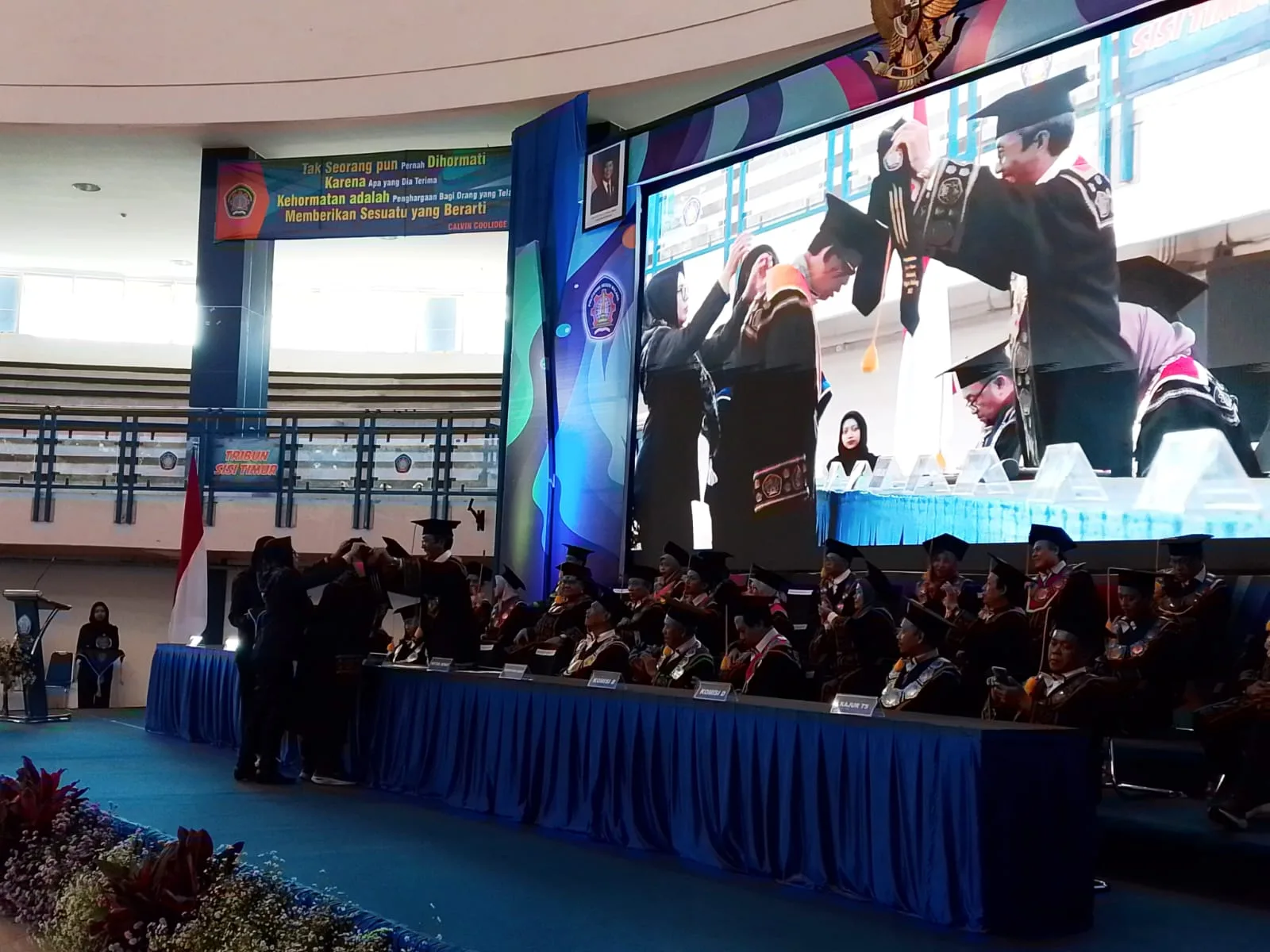 Pengukuhan 5 guru besar Polinema. (Foto/M Sholeh)