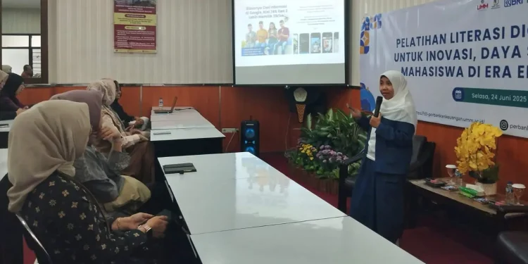 Pelatihan literasi digital marketing kepada mahasiswa dan dosen D3 Keuangan dan Perbankan Fakultas Vokasi UMM. Foto: Azmy